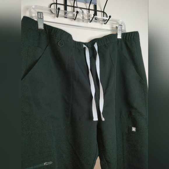 🔥FIGS Scrubs: Bundle 2 for $38 Mix & Match any Single listed Tops or Bottoms 🔥 - Picture 4 of 15